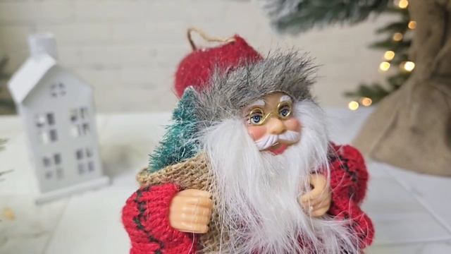 Елочная игрушка КАНИКУЛЫ САНТЫ - ОТДЫХ НА СКАМЕЙКЕ, дерево, текстиль, 13 см, 943859-1