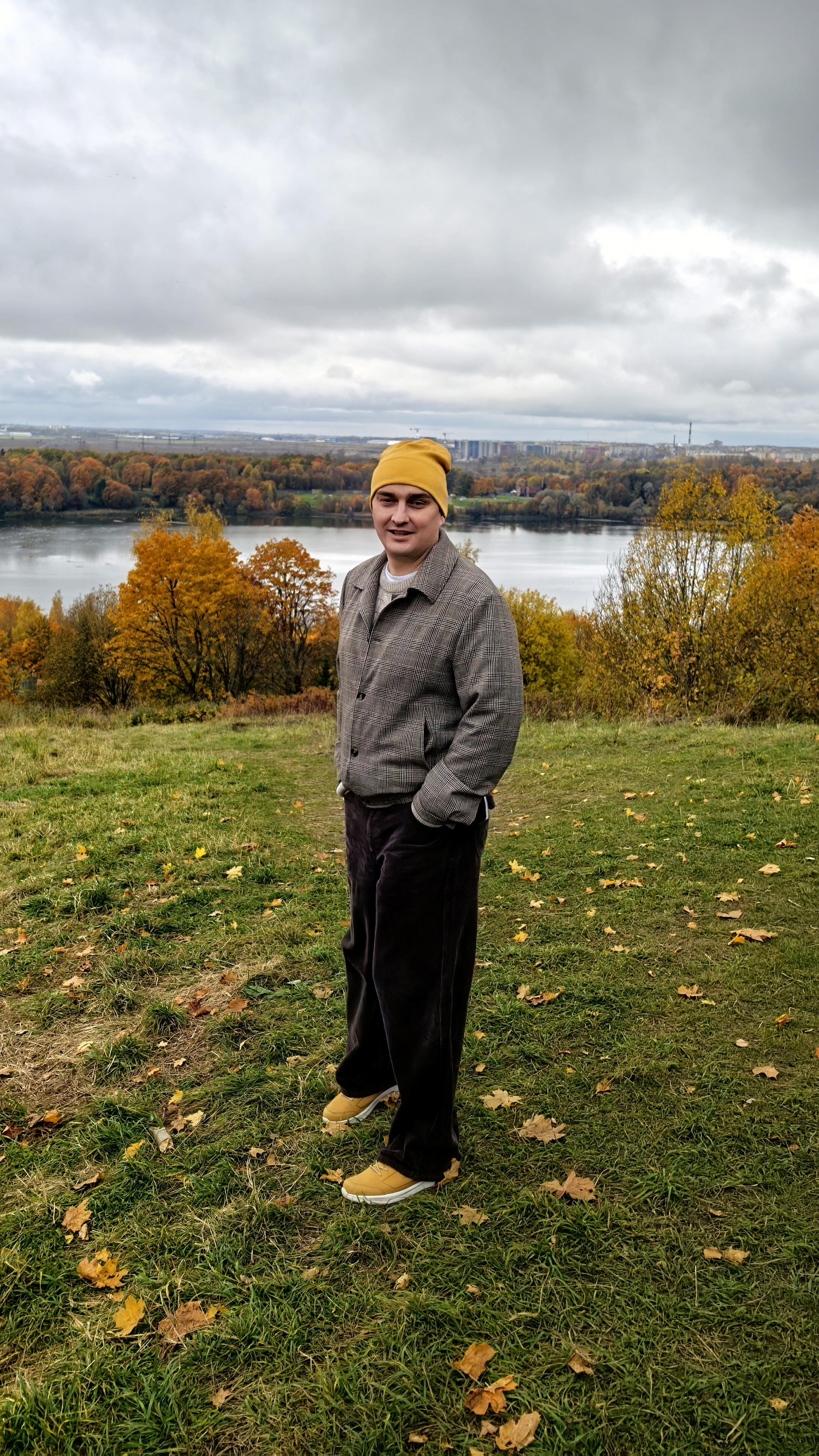 Осень в Дудергофе, розы цветут в октябре.