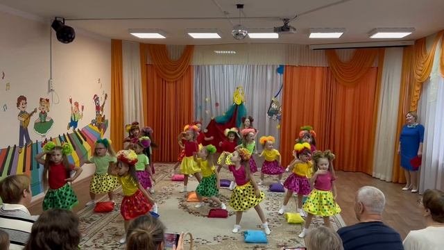 танец  Губки бантиком 5-6 лет.
