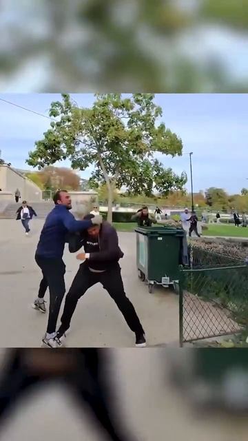 В Париже весело