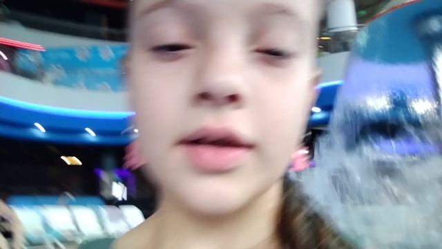 Я в аквапарке 
На дрррр
