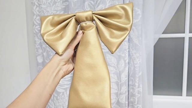 Украшение для интерьера и больших елок БАНТ ГАЛСТУК, эко-кожа, золотой, 27 см, БТ1-300-зол