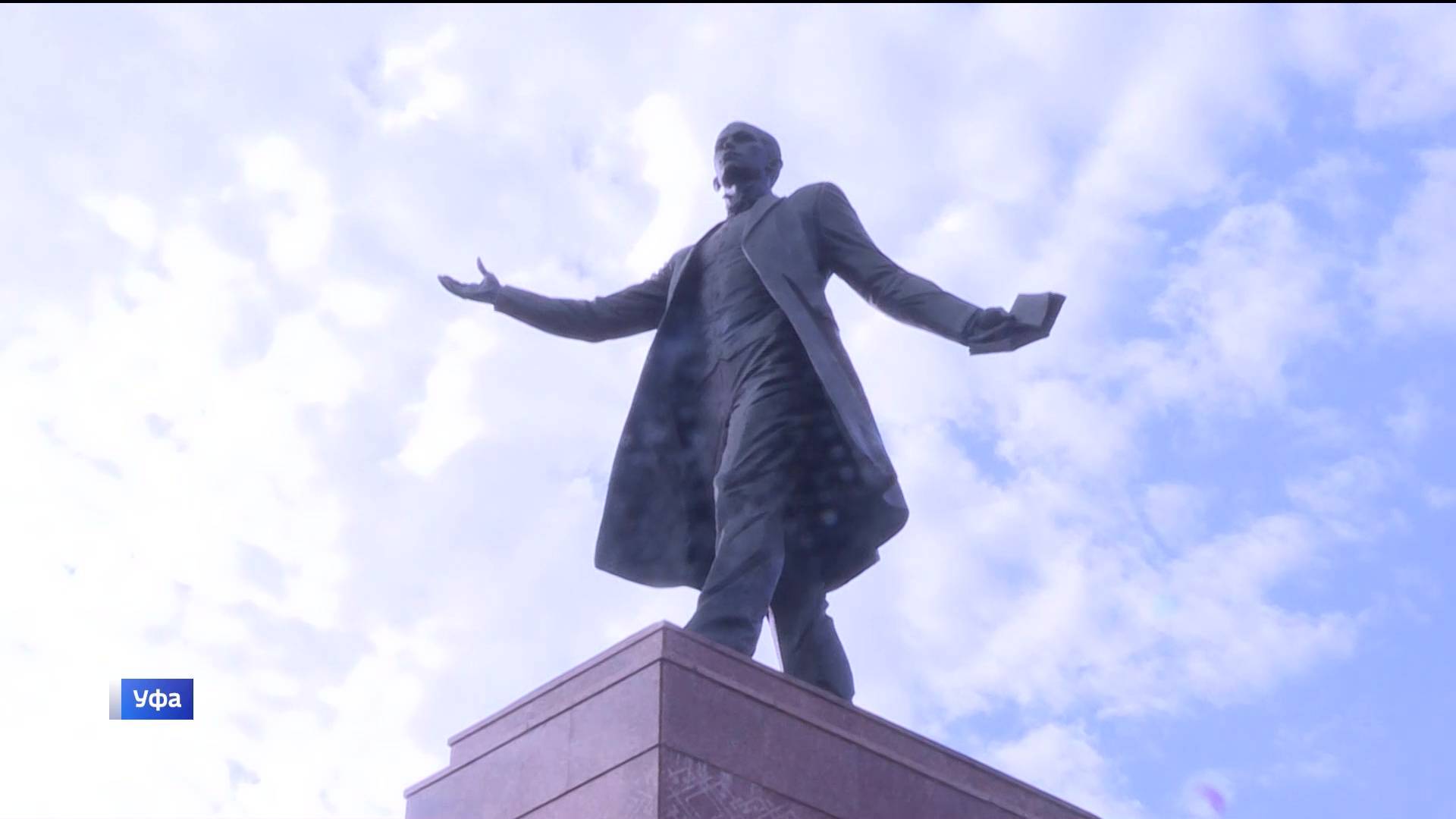 В Уфе почтили память Шайхзады Бабича в честь Дня Республики