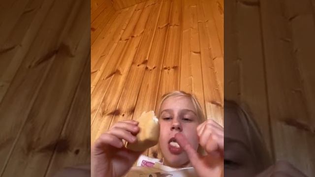 Ем мороженое с соль, карамель вотще жесть  жесть!