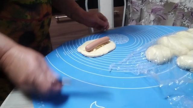 Сосиски в тесте из дрожжевого сдобного теста.