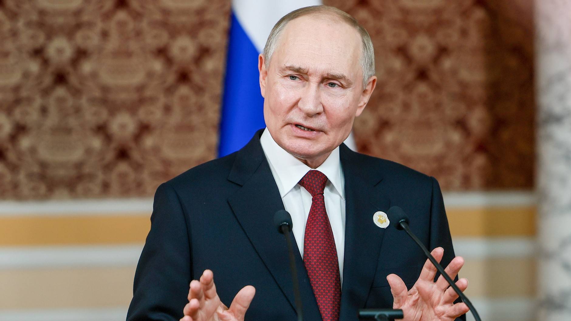 Пресс-подход: Владимир Путин ответил на вопросы журналистов