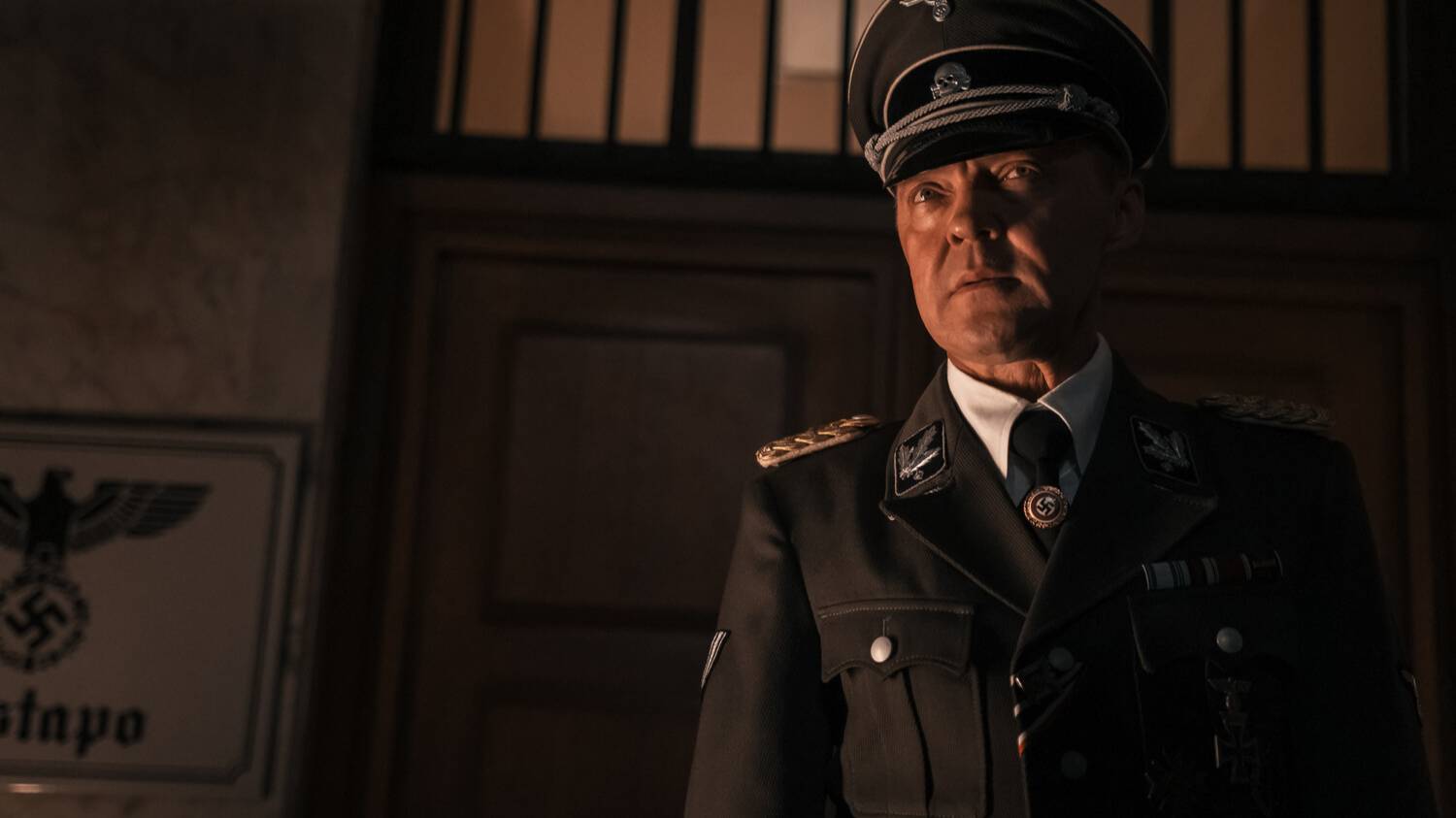 1 СЕЗОН: Берлинская жара 1 2 3 4 серия / Смотреть Полностью — Сериал 2025