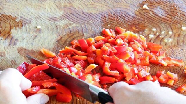 Салат с персиками и овощами