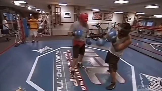 Президент UFC и соучредитель Zuffa Boxing Дана Уайт проводит спарринг на боксерском ринге!