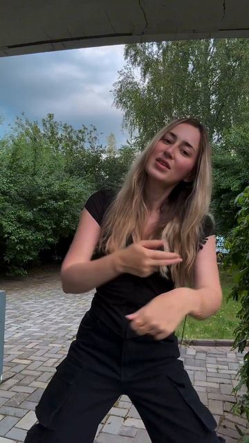 Когда музыка заряжает — тело само начинает двигаться 💃
Новый тренд уже здесь, и я не могла пройти ми