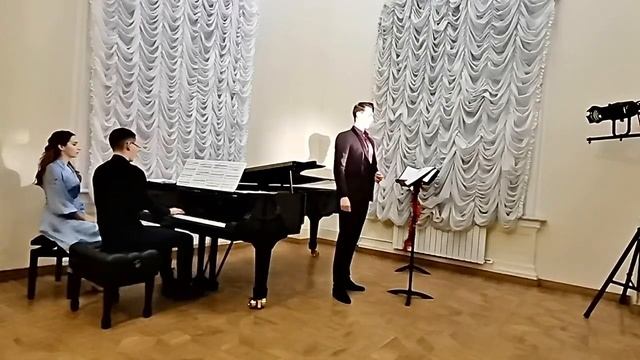 «Луна над обрывистой горой Хэншань» композитор:Сюй Пэйдун слова: Фан Цзян исп.: Александр Дуболазов