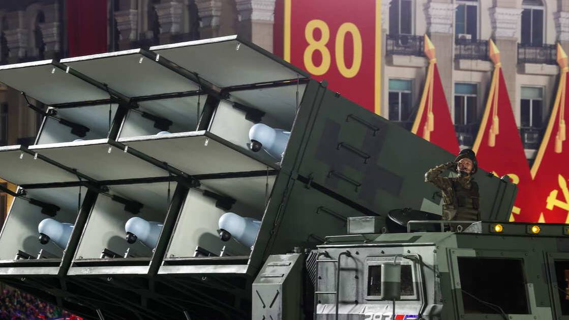 На параде в КНДР представили новую ракету 