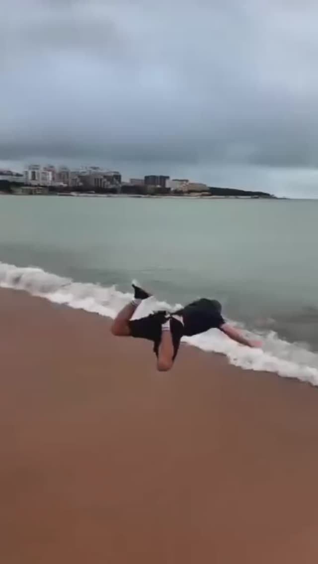 Смотрите, почему женщины живут дольше мужчин))