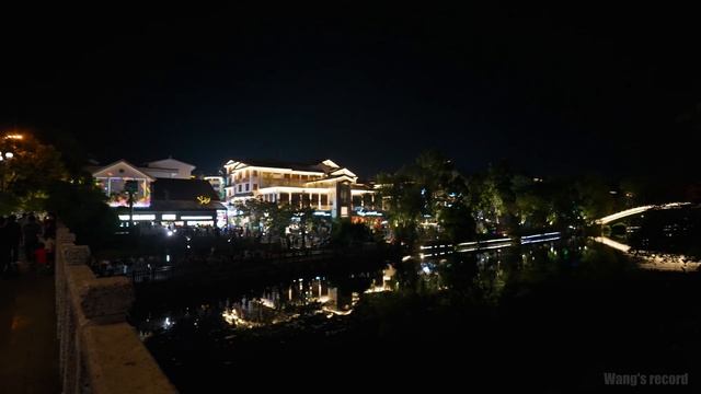 Ночная жизнь Китая - Танцы на площади и уютная атмосфера маленького города Прогулка по Гуйяну