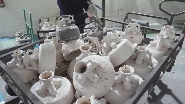 Удивительныи Процесс массового производства чугунных сковородок