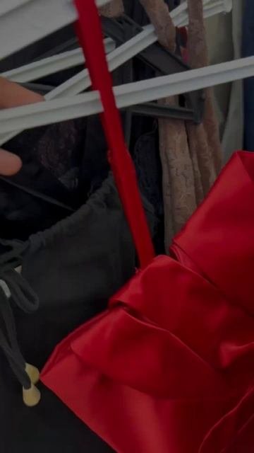 Что найти на скидке 80% в секонде? Yves Saint Laurent, Karen Millen