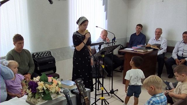 Стих- Я сегодня надела белое платье