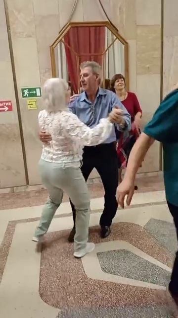 Яблони цветут..... 11.10.25.