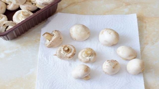 Курица в духовке с шампиньонами