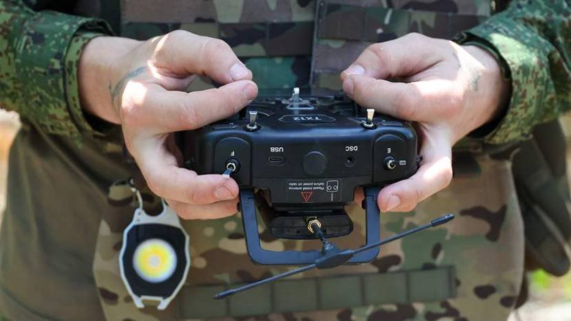 Операторы FPV-дронов уничтожили бронеавтомобиль и бронетранспортер ВСУ