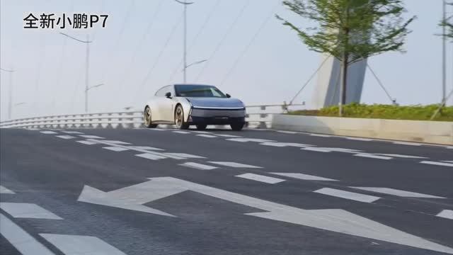 XPENG P7 - демонстрация работы пневматической подвески 🚗