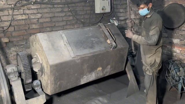 Процесс переработки старых корабельных пластин в миллионы железных гвоздей  Процесс переработки