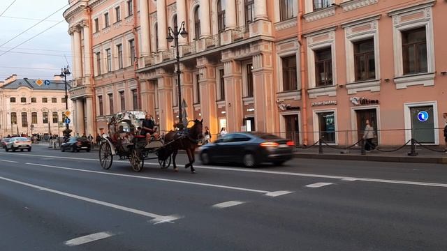 Шикарная карета на дорогах в Питере