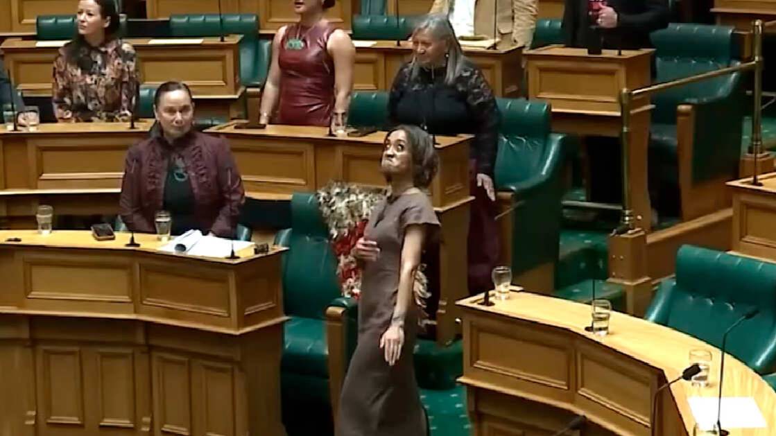 Депутат парламента Новой Зеландии сорвала заседание ритуальным танцем