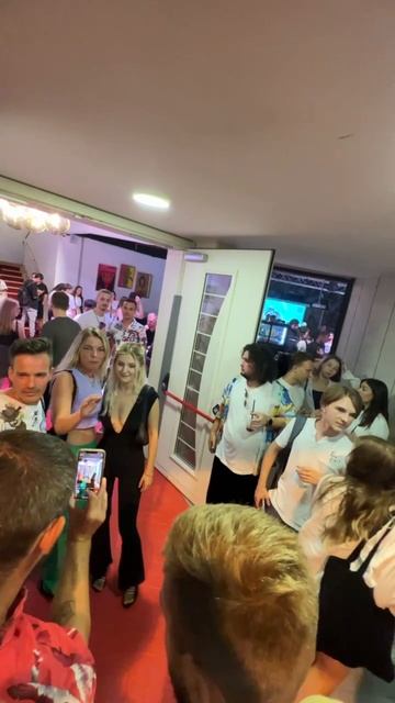 Сегодня была премьера в Тель-Авиве и моя первая гримерка в жизни 🥰