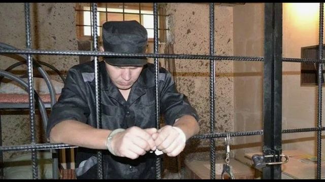 Сижу в тюрьме на шконке