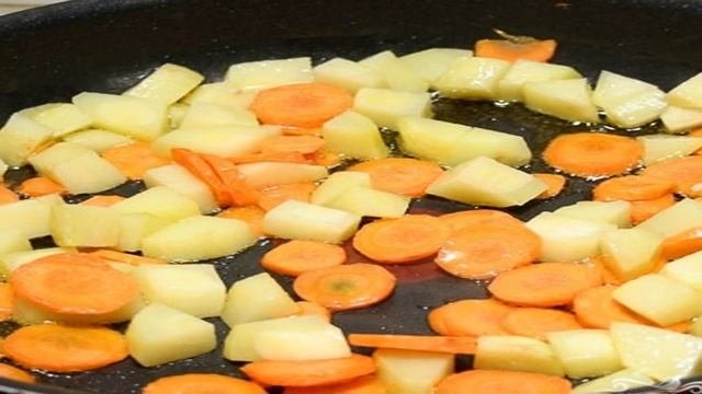 Курица в горшочках с овощами
