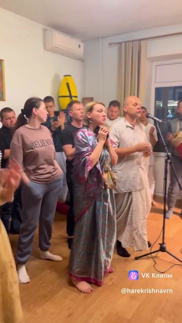Когда мы вместе обсуждаем Кришну — Он Сам приходит в сердце и раскрывает Своё величие 🙏  #любовь