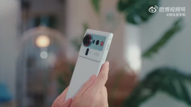 Первая распаковка Nubia Z80 Ultra в белой расцветке до презентации [Official Unboxing]