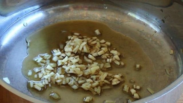 Курица в медово-соевом соусе с кунжутом