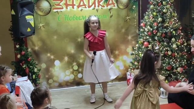 Кружится снежинок хоровод, Черняева Софья, 7 лет