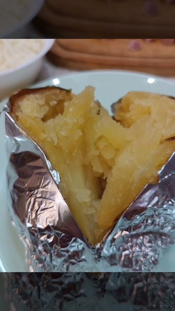 Картофель в духовке с сыром и зелёным маслом. Крошка 🥔 Картошка в домашней духовке.