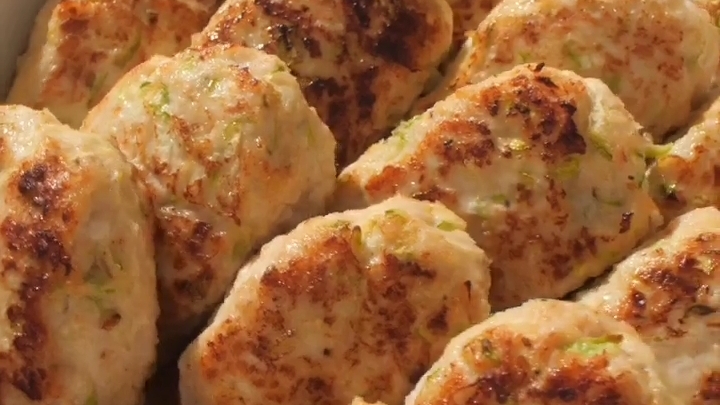 Куриные Котлеты с кабачками...🍗🌱🍽😋     Рецепт ⤵️