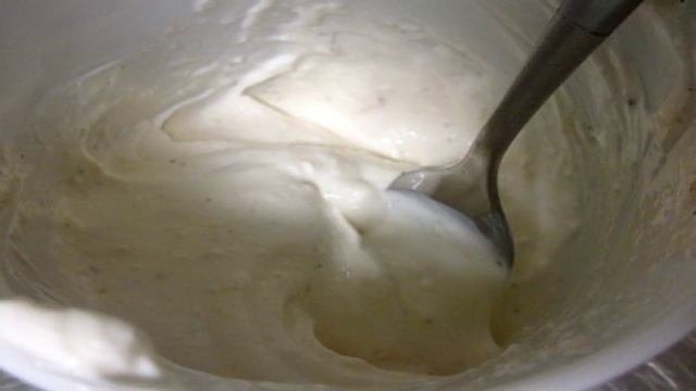 Салат с сельдереем и огурцом