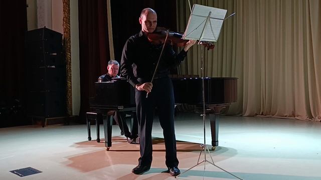 В. Хилль, 
Notturno, Scherzo (op. 18)

Илья Кузнецов, фортепиано 
Александр Горустович, альт