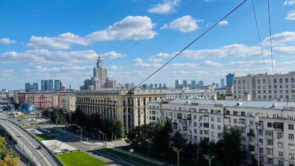 Видовая  двухкомнатная  квартира в Сталинском доме на Соколе!