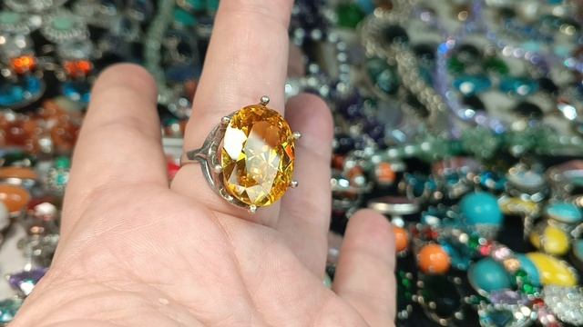 Коллекция колец с камнем.89235745055.