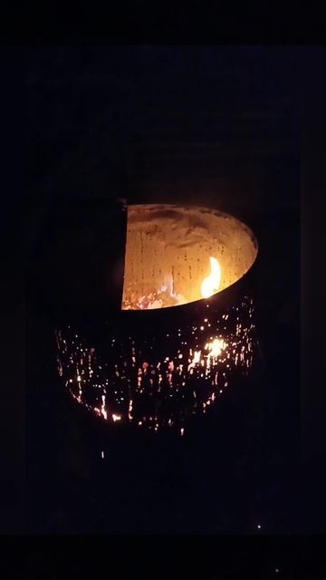 Ночь. Улица. Огонь.