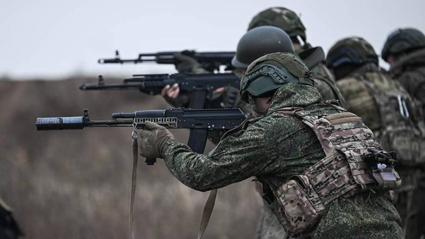 Путин указал на судьбоносный для РФ характер решаемых военными задач