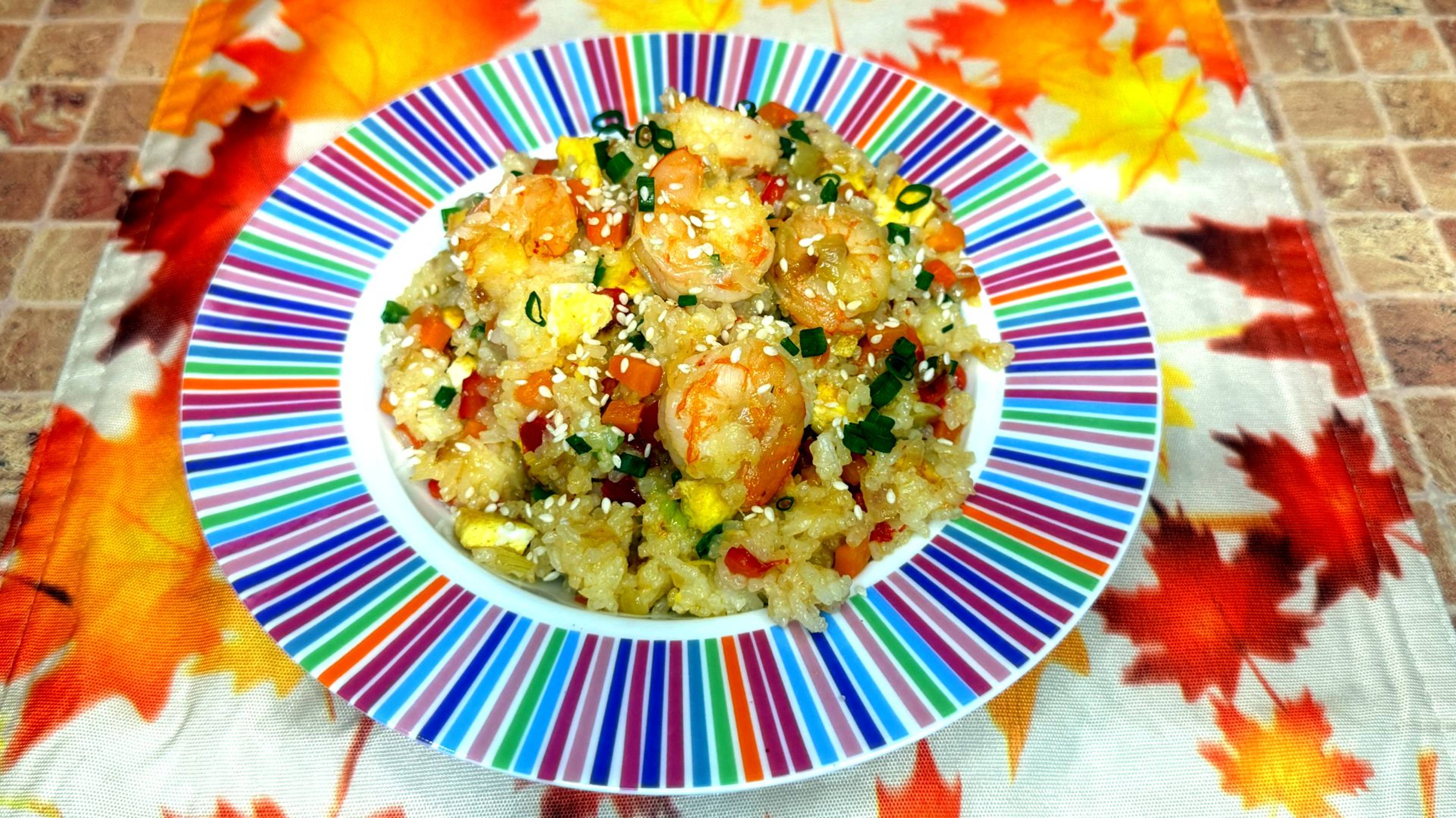 Жареный Рис с Креветками, Яйцом и Овощами