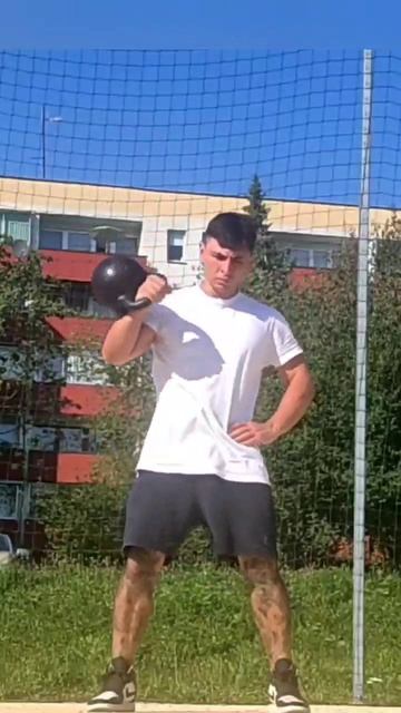Тренировка с гирей.