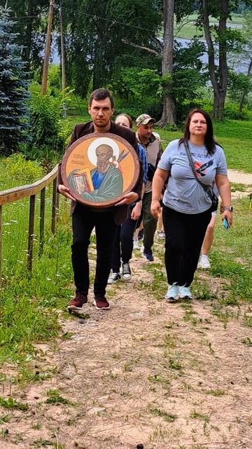Вручение иконы храму 