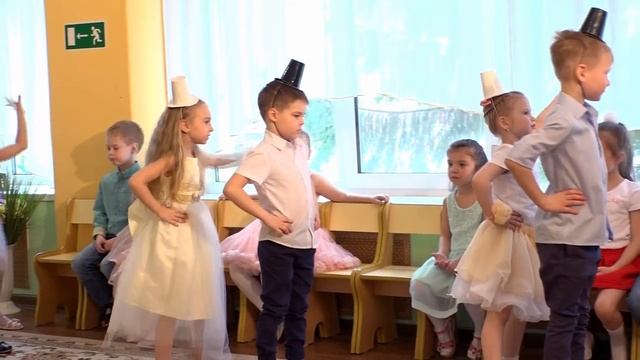 2019   группа РЯБИНКА   8 марта   танец нотки Д/С 329