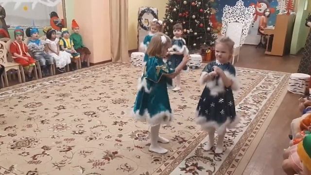 2022 танец ЕЛОЧКИ гр Лучики средняя
