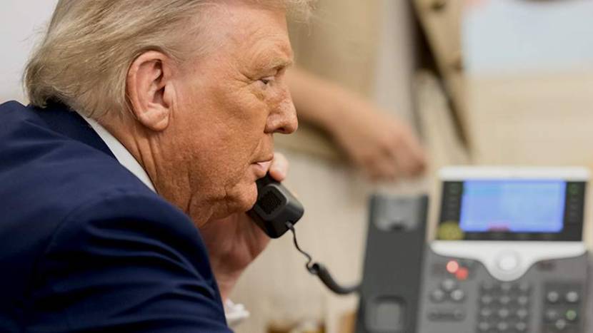 СМИ узнали о содержании телефонного разговора Трампа и Зеленского