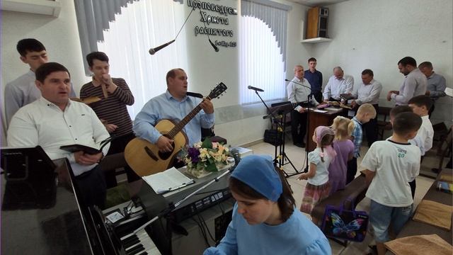 Поднимаю взоры к небесам